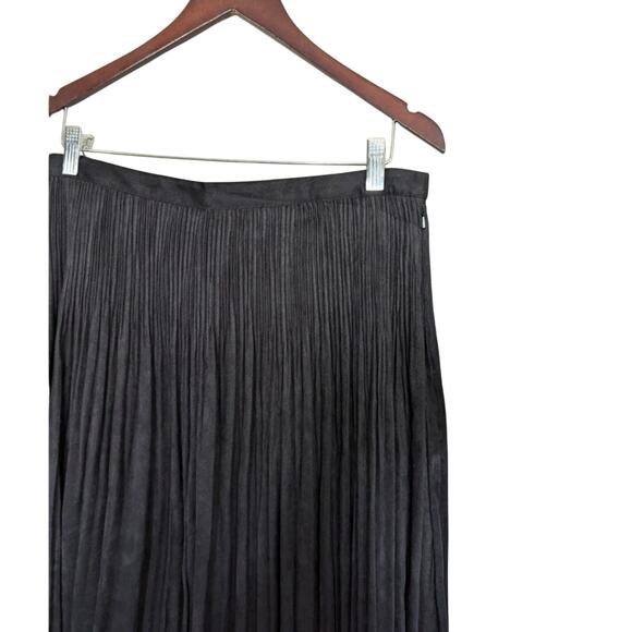 Beautiful Maxi Pleated Skirt Size Medium - Picture 6 of 6